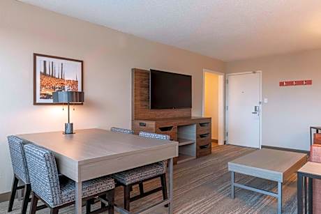 King Suite with Wet Bar