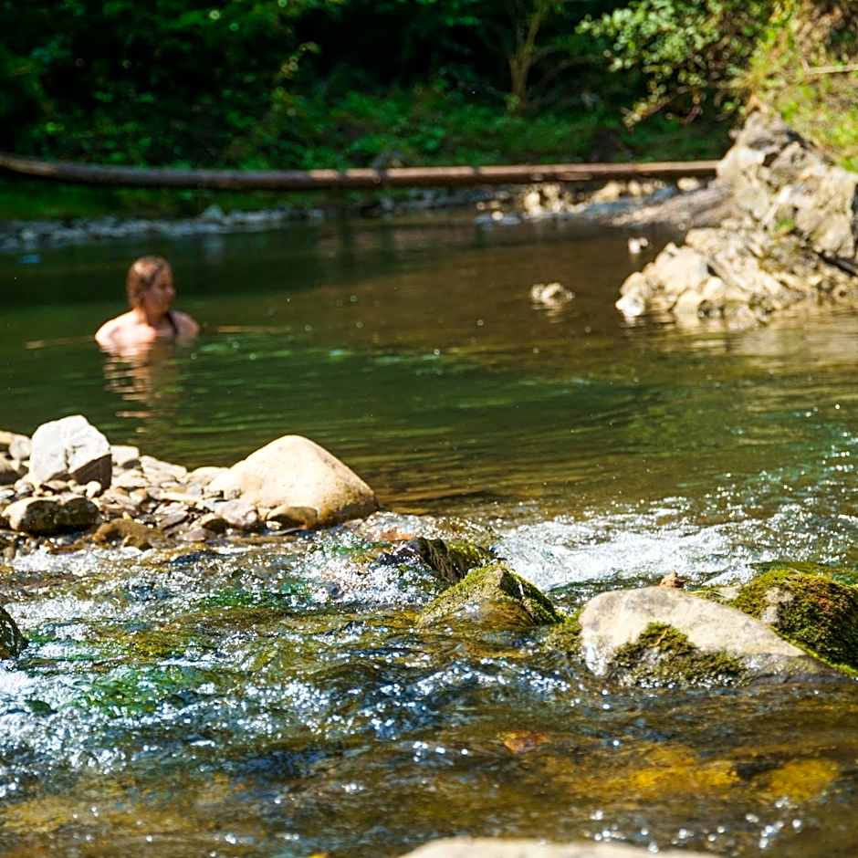 Novosiele Lifestyle Apartments - nad górską rzeką - Strefa relaksu sauna jacuzzi - Bieszczady