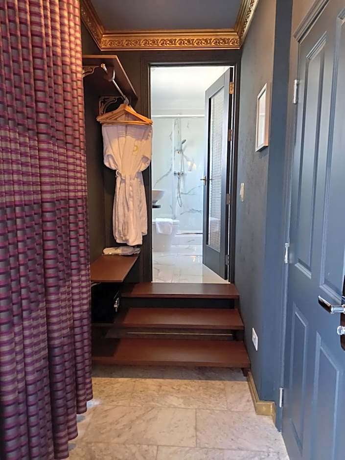 Julina Boutique Living
