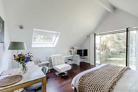 Deluxe Double Room with Garden View