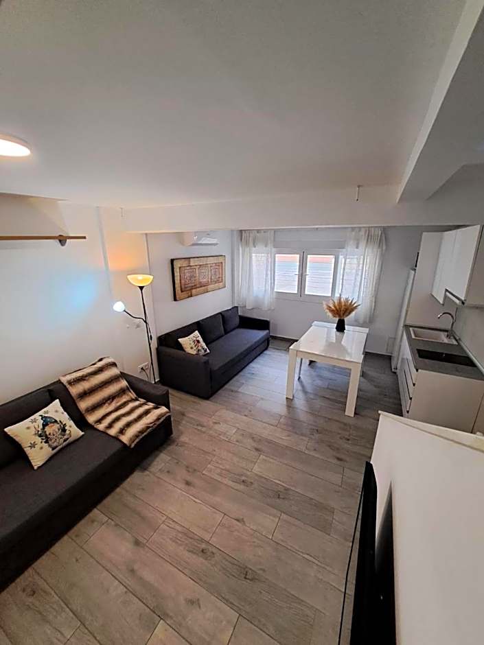 Cozy Apartment up to 6 persons 3 min to Metro