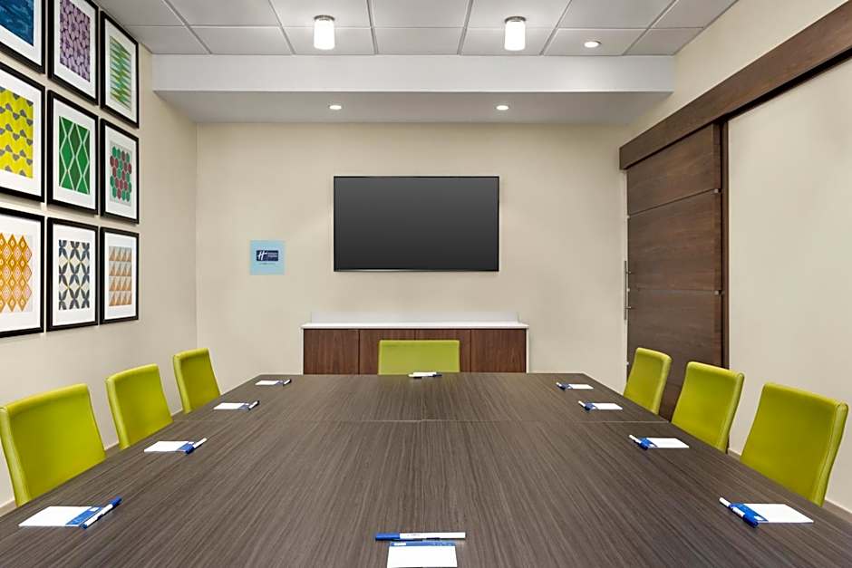 Holiday Inn Express & Suites - Ukiah By IHG