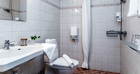 1 Single Bed, Non-Smoking, Coffee And Tea Maker, Refrigerator, Free Internet, Full Breakfast