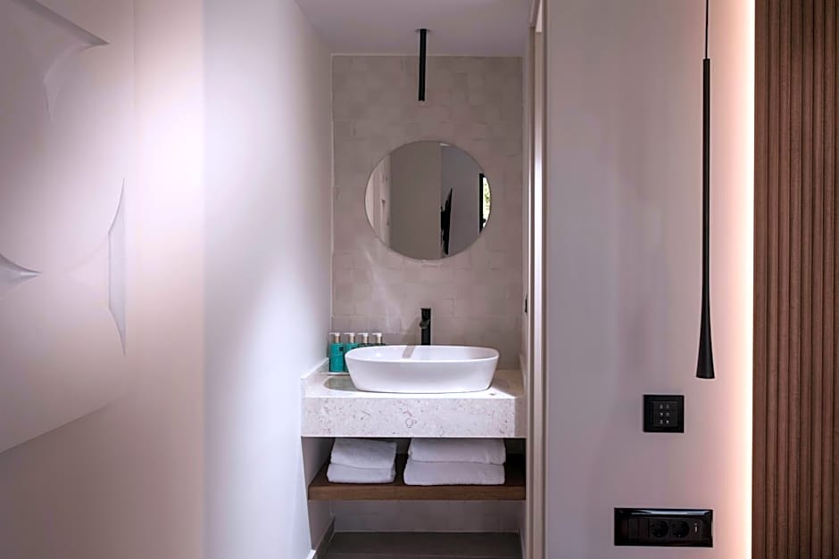 Noble Hotel & Suites - Adults Only