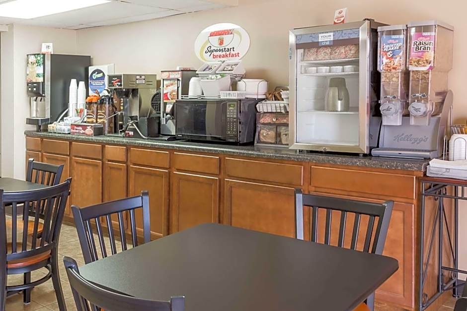 Super8 by Wyndham Luverne I90