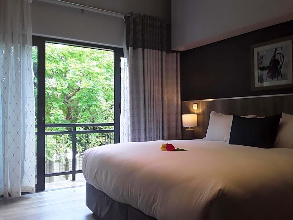 La Orchard Hotel