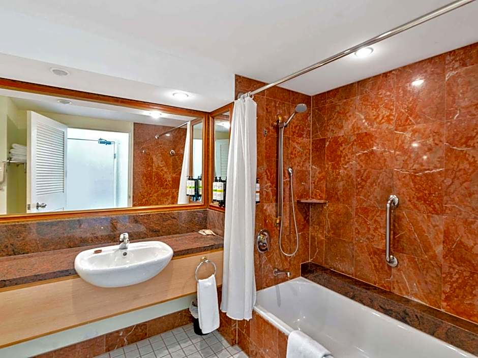 Pullman Cairns International