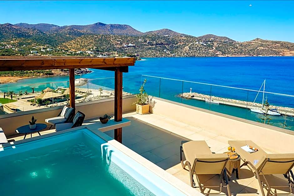 Zeus Eleva Mirabello Bay