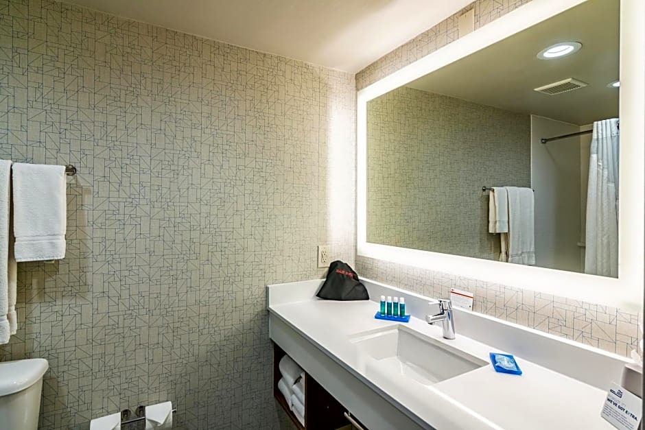 Holiday Inn Express Camarillo By IHG