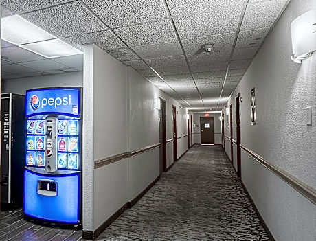 Red Roof Inn & Suites Hermitage