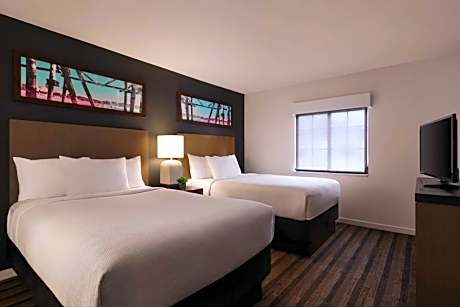 One-Bedroom Suite with Two Double Beds