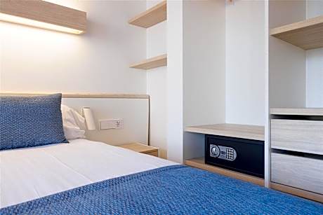 Single Room (1 Twin Bed)