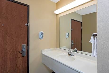 2 King Beds Room
