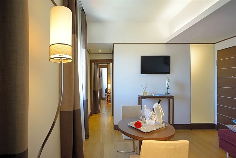 The Independent Hotel