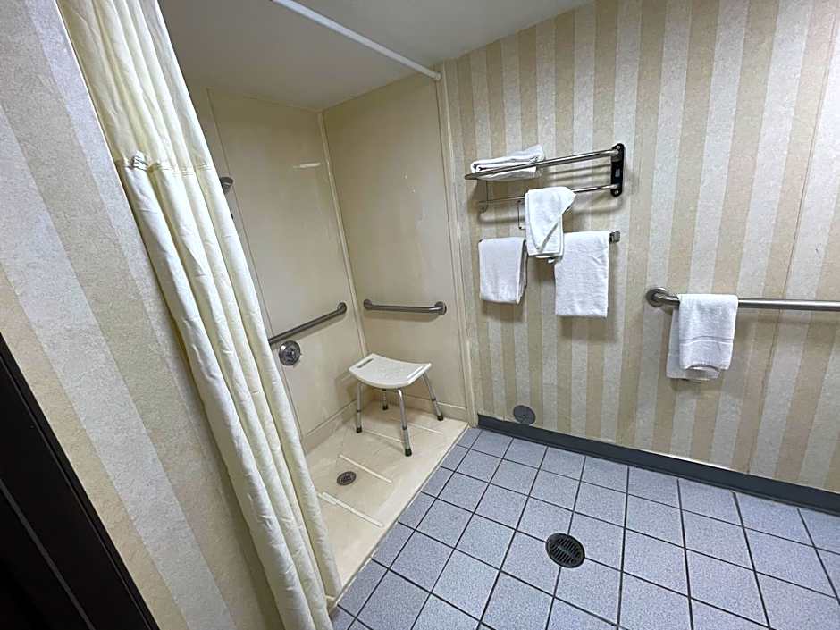 Quality Inn & Suites North Gibsonia