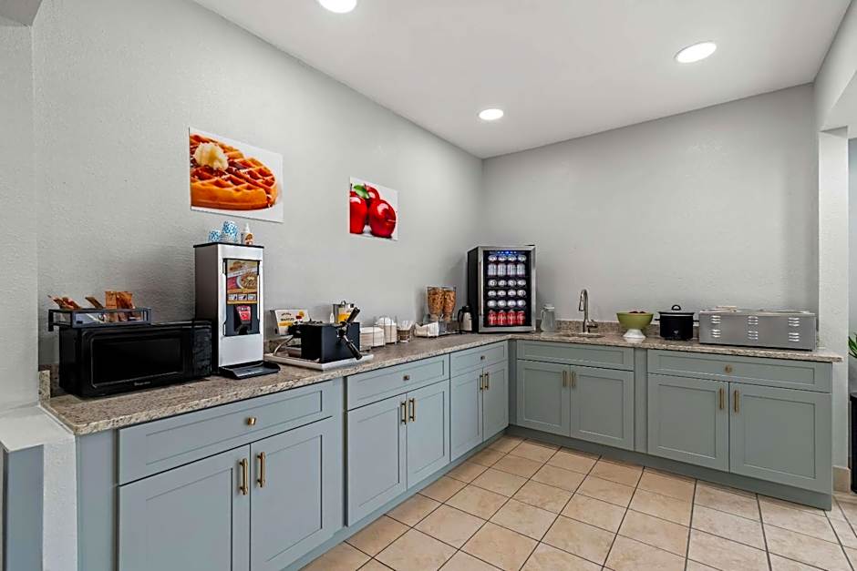 Quality Inn & Suites Biloxi - Ocean Springs