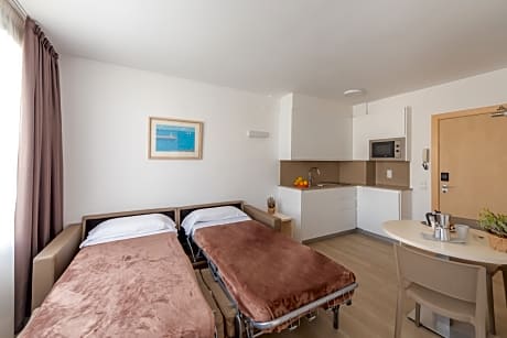 SUPERIOR STUDIO 3 PEOPLE