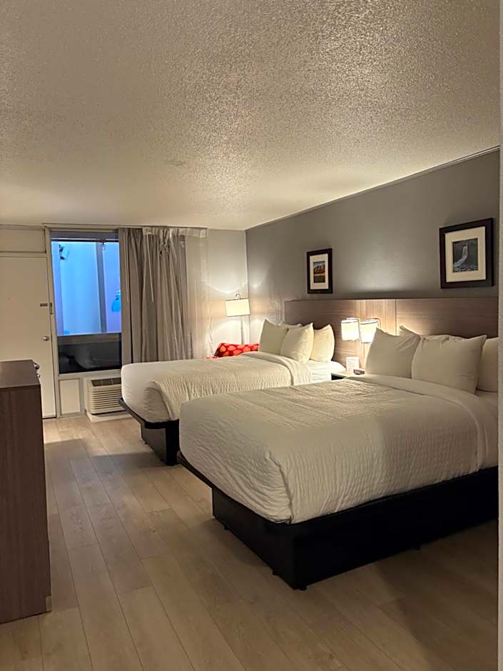 Clarion Inn & Suites and Convention Center