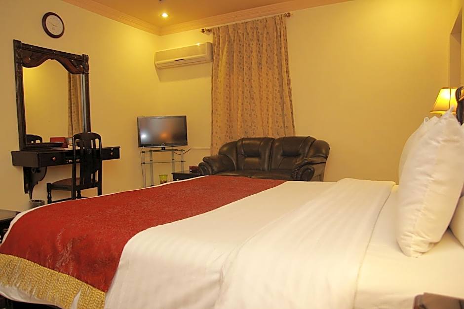 Hotel One Lalazar Multan