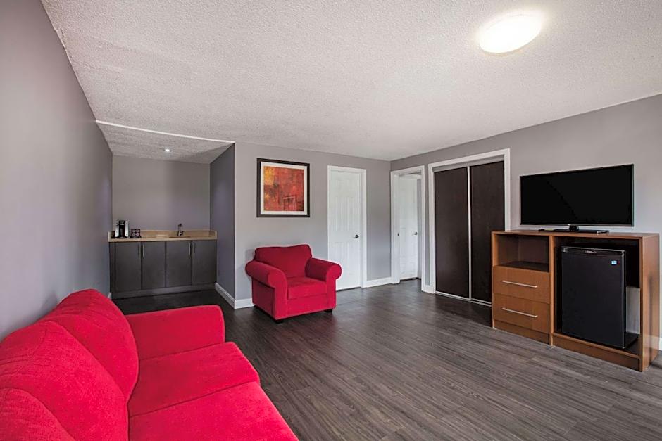 Ramada by Wyndham Jacksons Point