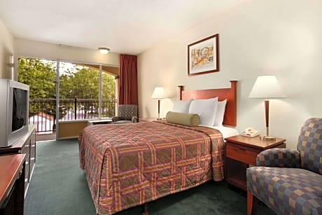 1 Queen Bed, Mobility Accessible Room, Non-Smoking