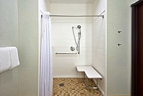 1 King Standard Comm Access Roll Shower