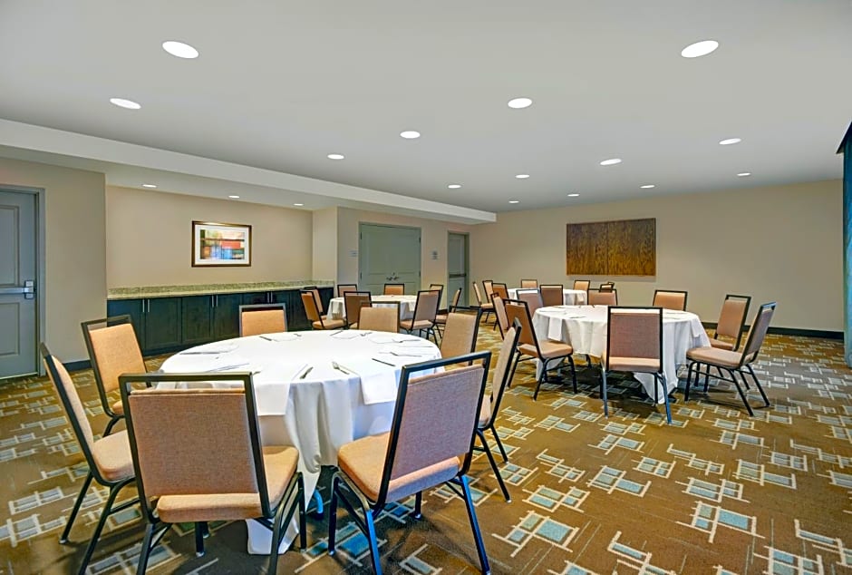 Hampton Inn and Suites Robbinsville
