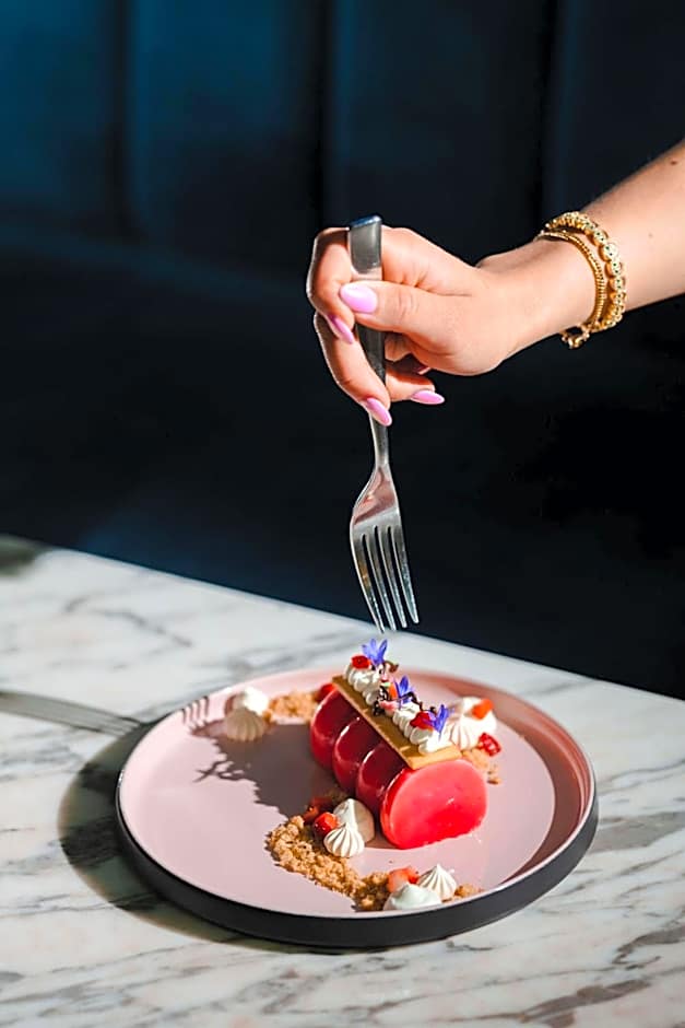 Paradox Hotel Vancouver