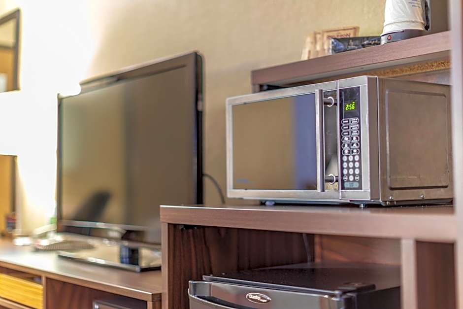 Super 8 by Wyndham Kamloops BC