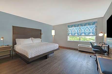 King Room with Roll-In Shower - Mobility and Hearing Access