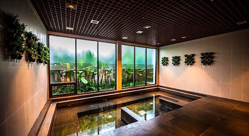 Burgundy Residence 304