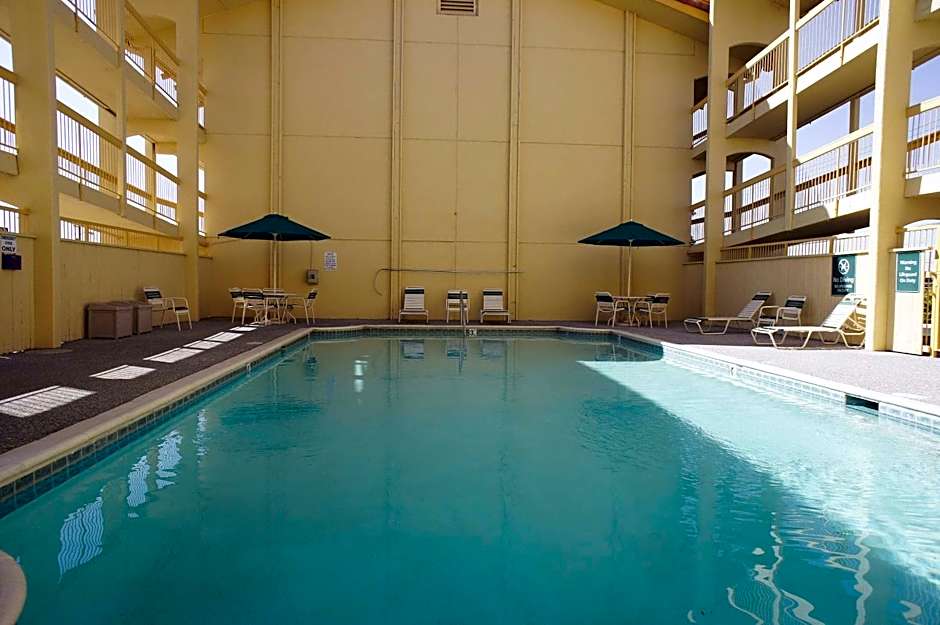 La Quinta Inn & Suites by Wyndham Albuquerque Airport