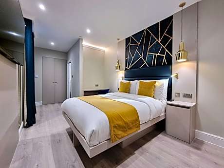 Signature Jacuzzi Suite