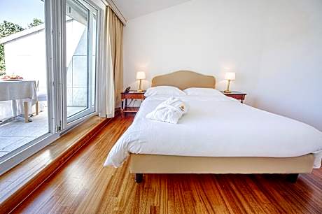 ROOFTOP GRAND SUITE LAKE VIEW
