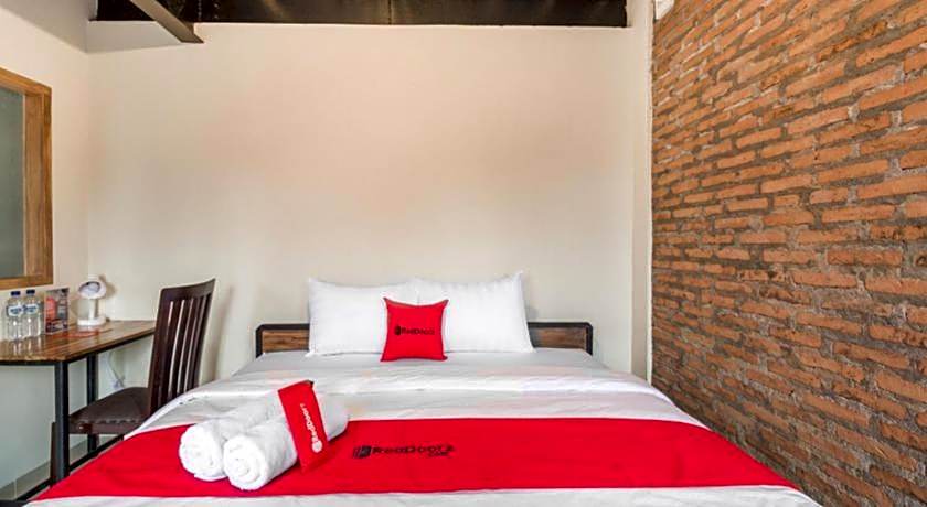 RedDoorz Syariah @ Babadan Baru Jakal