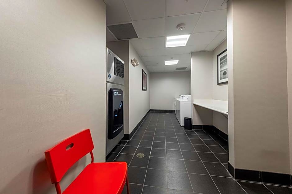 Hampton Inn & Suites DuPont