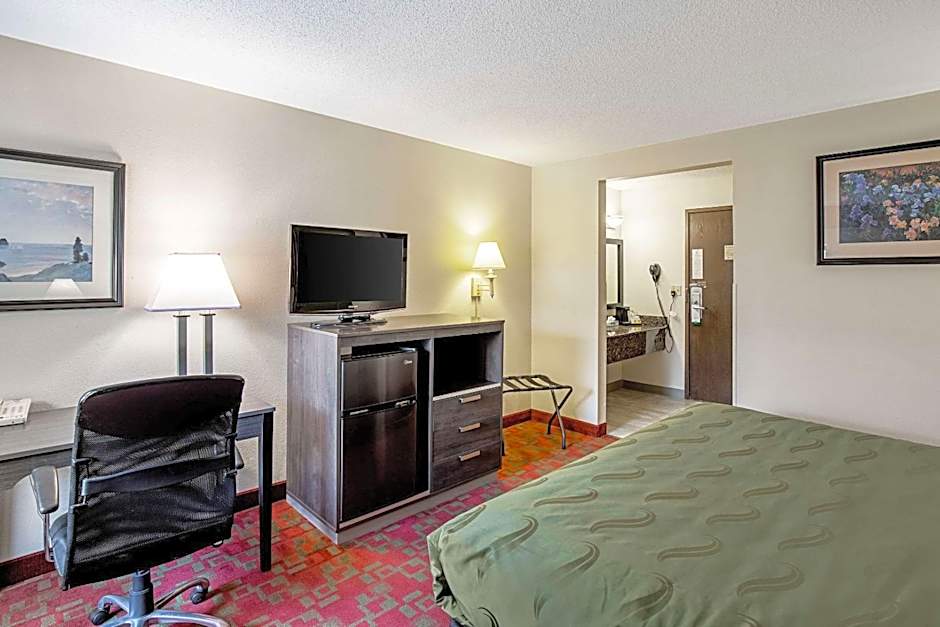 Quality Inn & Suites Milwaukee