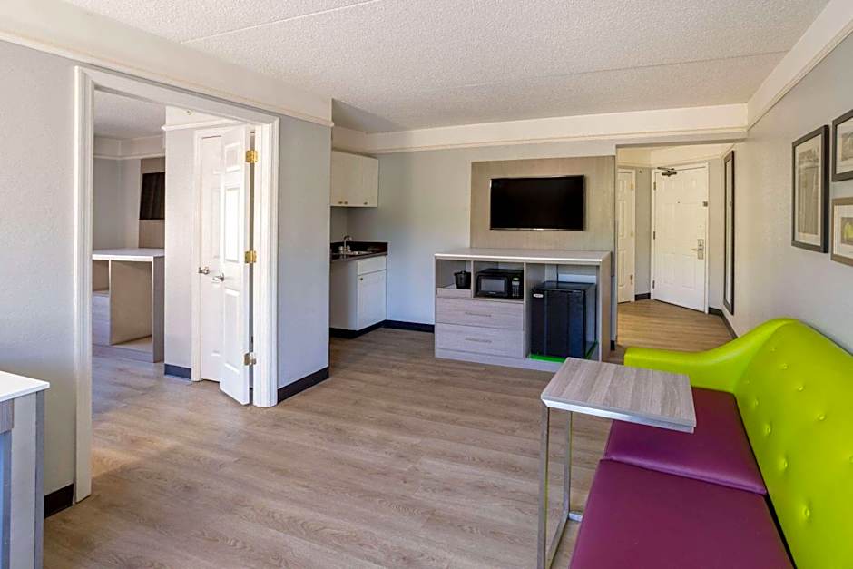 La Quinta Inn & Suites by Wyndham Birmingham Hoover