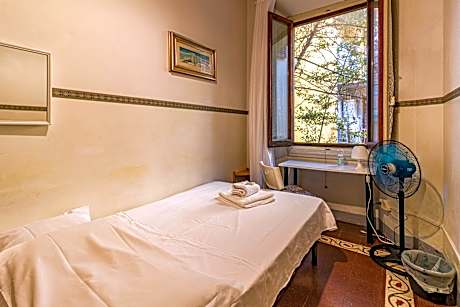 Standard Single Room with Shared Bathroom