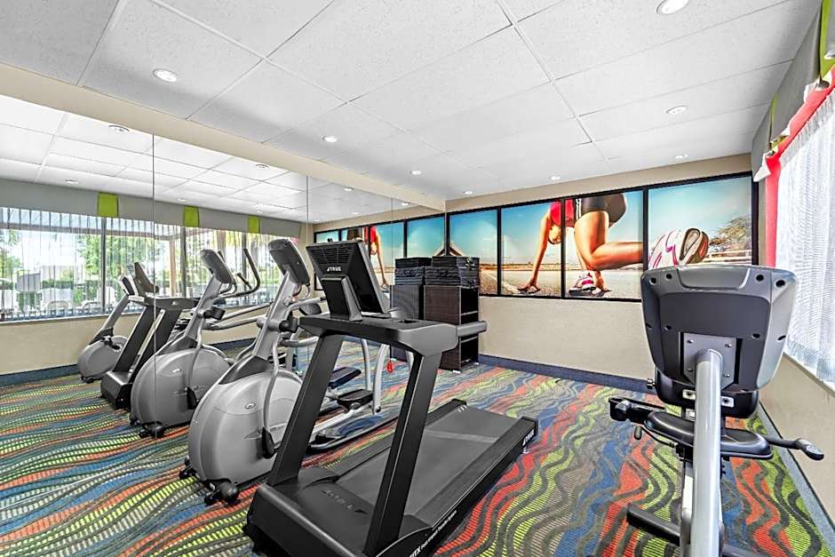 Days Inn & Suites by Wyndham Fort Myers Near JetBlue Park