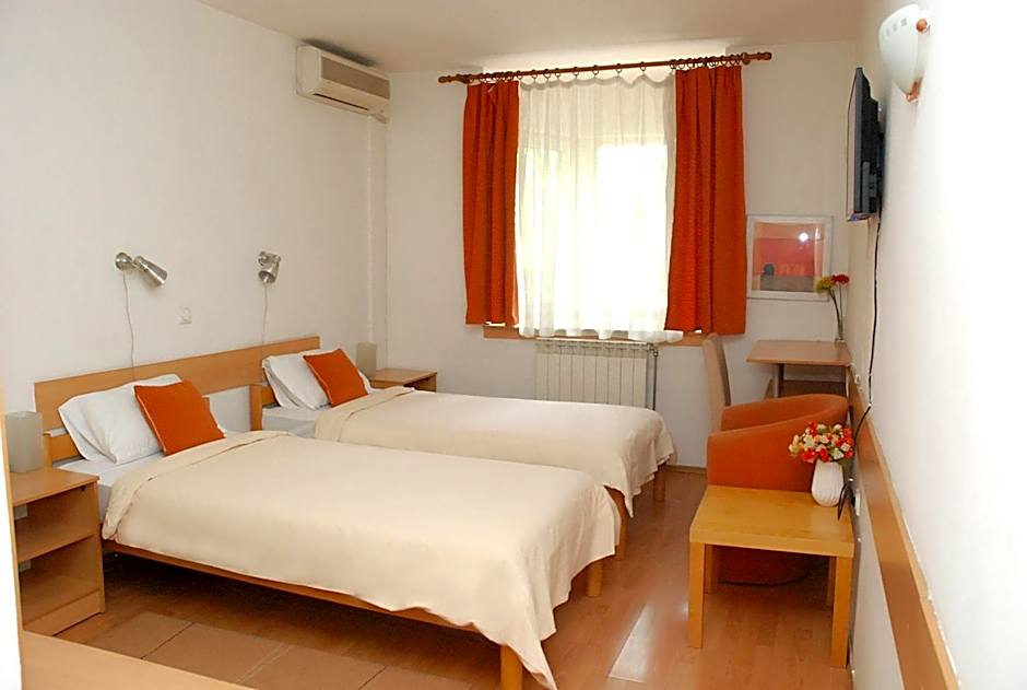 Hotel 7