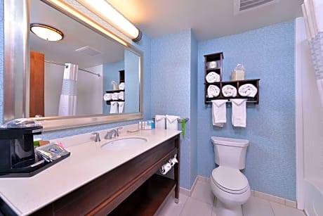 2 Queens Hearing Accessible Nonsmoking