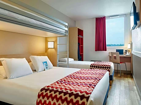 Standard Room - 1 Double Bed 2 Single Beds