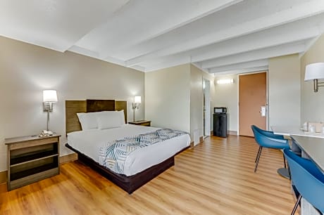Queen Room - Non-Smoking
