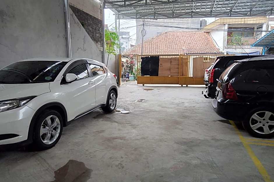 Capital O 93728 Guest House Cemara