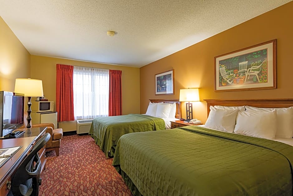 Coshocton Village Inn & Suites