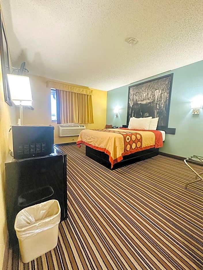 Super 8 by Wyndham Warrenton