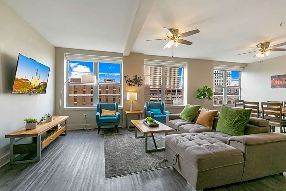 Spacious 4BR Luxury Condo Steps to French Quarter