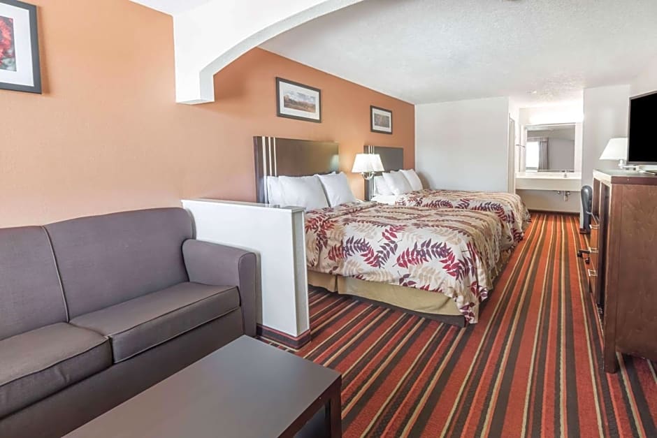 Days Inn & Suites by Wyndham Winnie