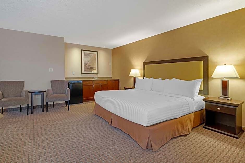 Best Western Plus Emerald Isle Hotel